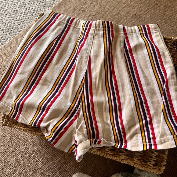 Urban Outfitters button up shorts - Picture 2 of 3
